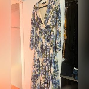 Lulus floral maxi dress size medium